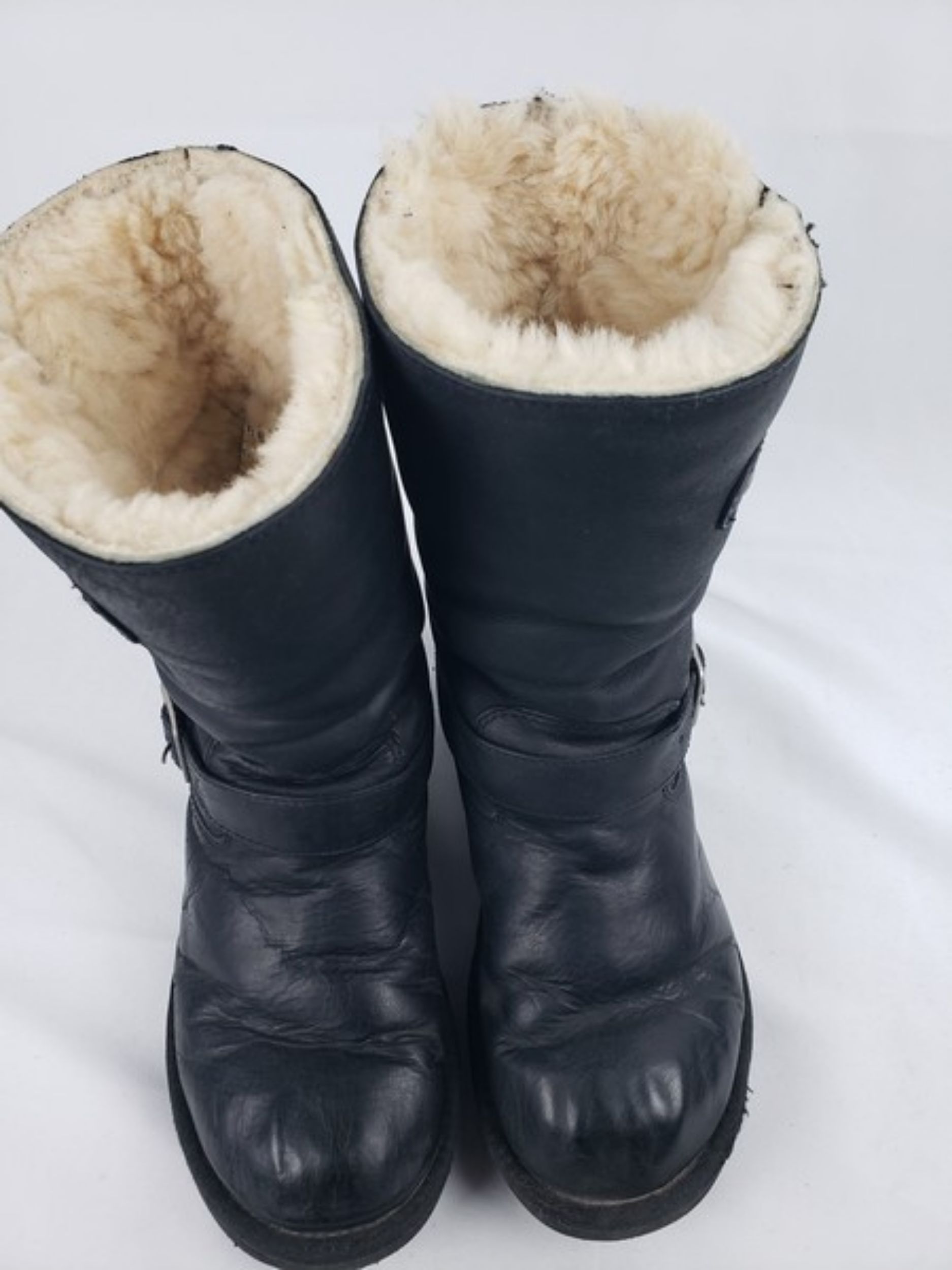 Picture of UGG Women’s  UGG Women’s Autralia Boots – Size 7 Black – Warm, Durable & Stylish